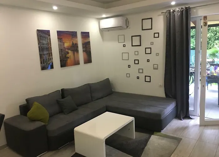 Апартаменты Ana *